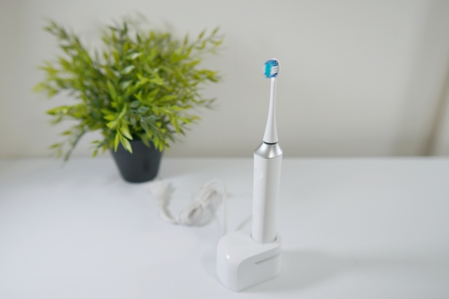電動歯ブラシはいつ捨てる？正しい処分方法や売却できるのかを解説！